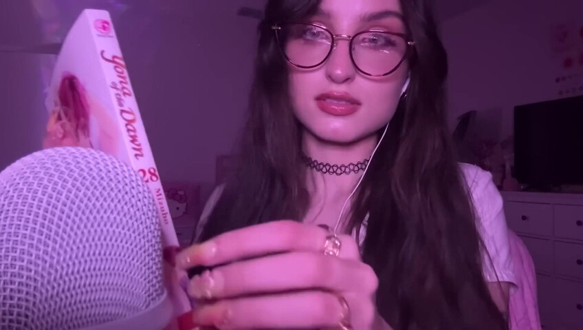 beebee ASMR - Manga Gripping, Tapping, Upclose Whispering