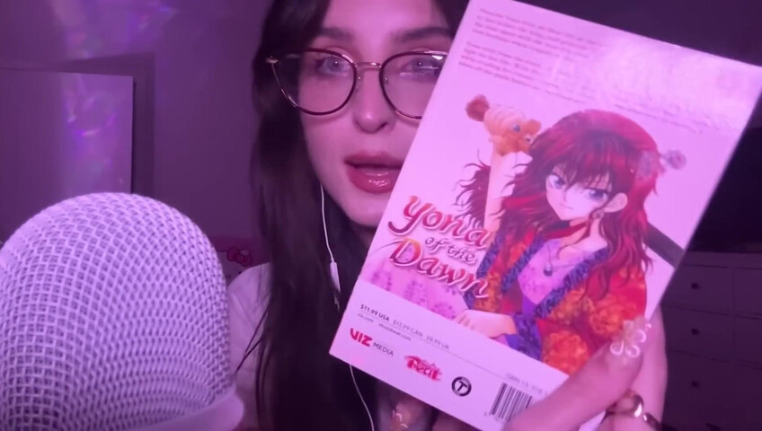 beebee ASMR - Manga Gripping, Tapping, Upclose Whispering