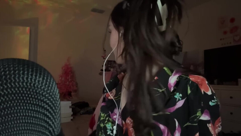 beebee asmr - Fast Mic Brushing ASMR w⧸ Hand Sounds