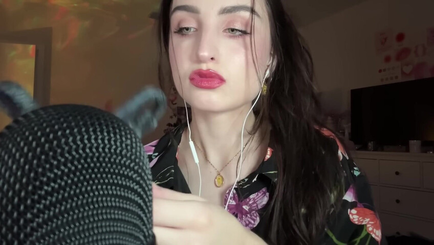 beebee asmr - Fast Mic Brushing ASMR w⧸ Hand Sounds