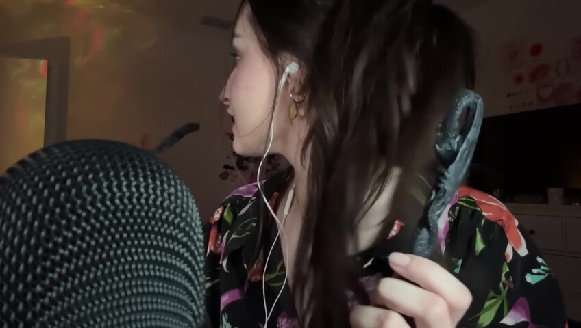 beebee asmr - Fast Mic Brushing ASMR w⧸ Hand Sounds