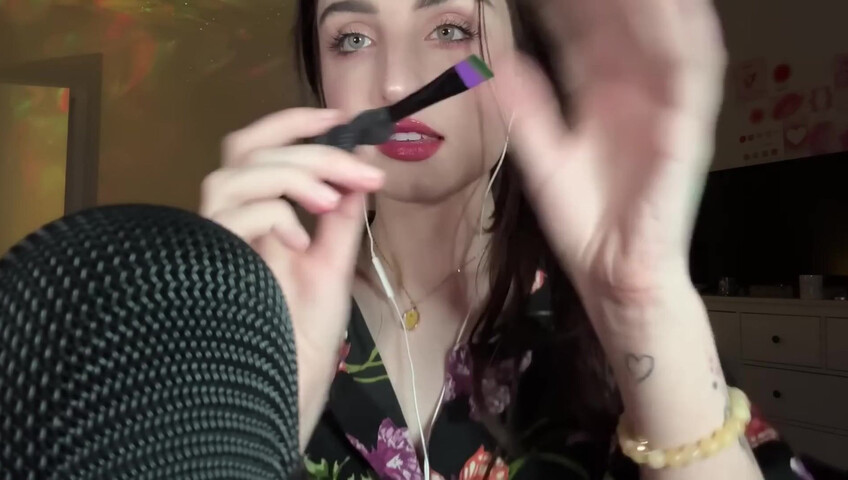 beebee asmr - Fast Mic Brushing ASMR w⧸ Hand Sounds