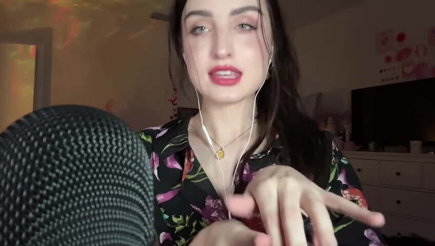 beebee asmr - Fast Mic Brushing ASMR w⧸ Hand Sounds