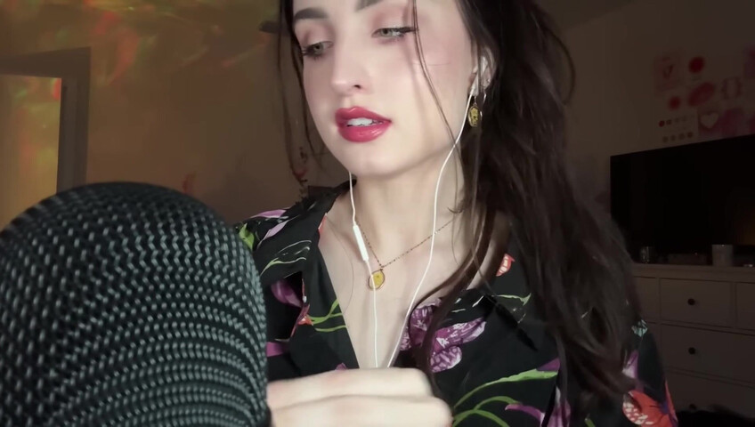 beebee asmr - Fast Mic Brushing ASMR w⧸ Hand Sounds