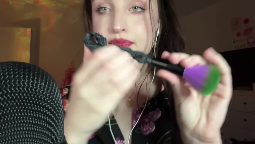 beebee asmr - Fast Mic Brushing ASMR w⧸ Hand Sounds