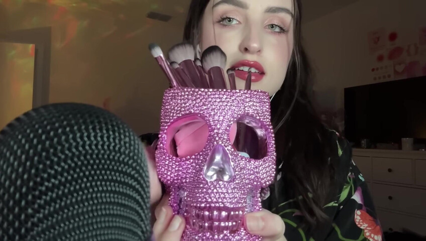 beebee asmr - Fast Mic Brushing ASMR w⧸ Hand Sounds