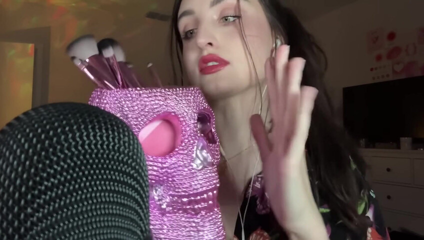 beebee asmr - Fast Mic Brushing ASMR w⧸ Hand Sounds