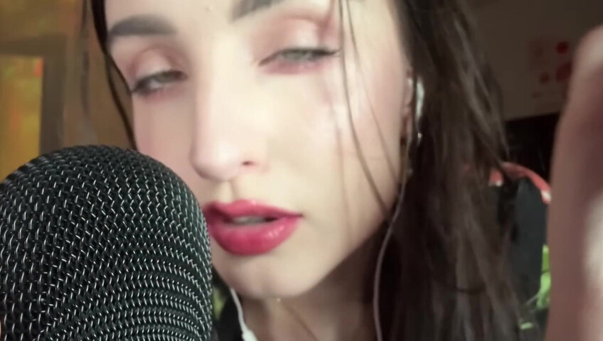 beebee asmr - Fast Mic Brushing ASMR w⧸ Hand Sounds