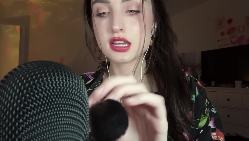 beebee asmr - Fast Mic Brushing ASMR w⧸ Hand Sounds