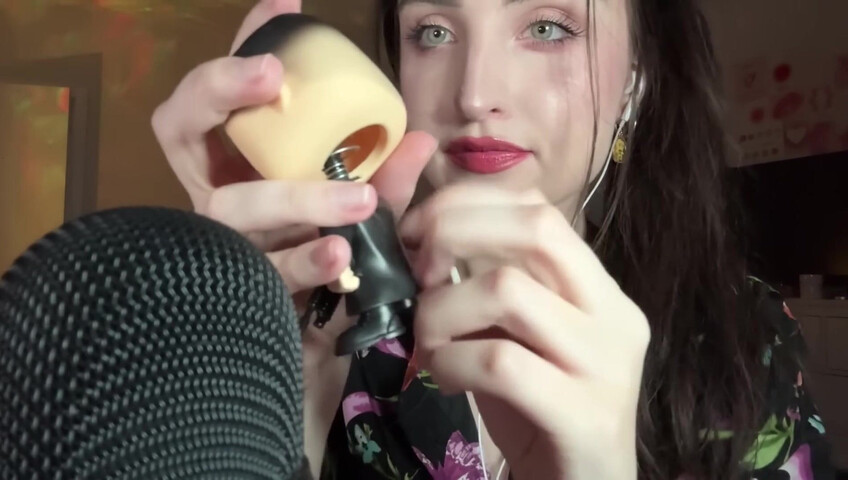 beebee asmr - Fast Mic Brushing ASMR w⧸ Hand Sounds