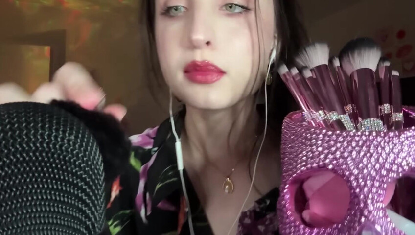 beebee asmr - Fast Mic Brushing ASMR w⧸ Hand Sounds