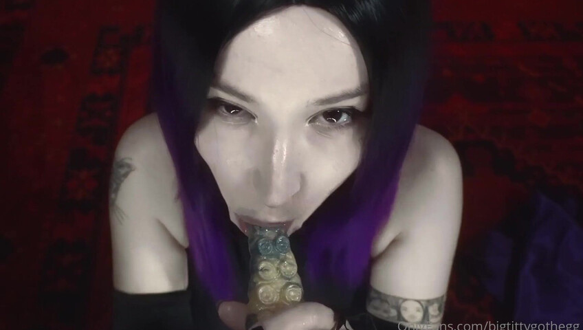 bigtittygothegg - Raven Cosplay