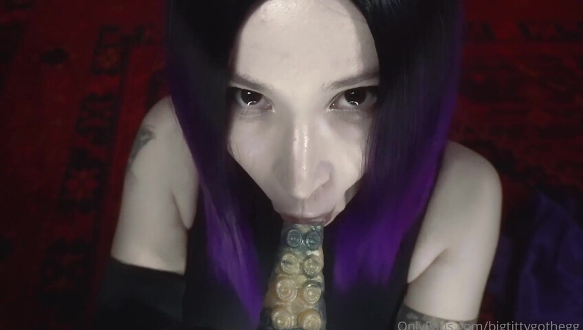 bigtittygothegg - Raven Cosplay