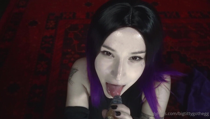 bigtittygothegg - Raven Cosplay