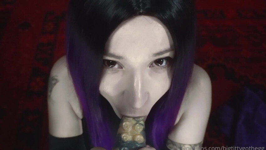 bigtittygothegg - Raven Cosplay