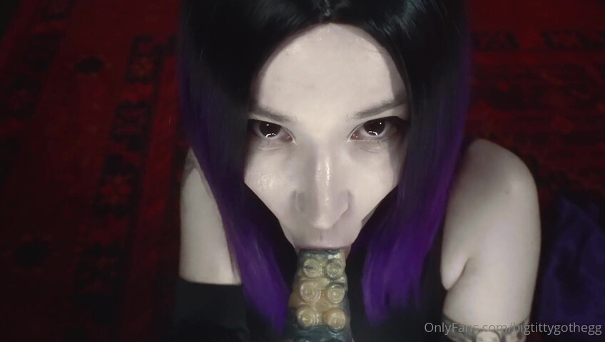 bigtittygothegg - Raven Cosplay