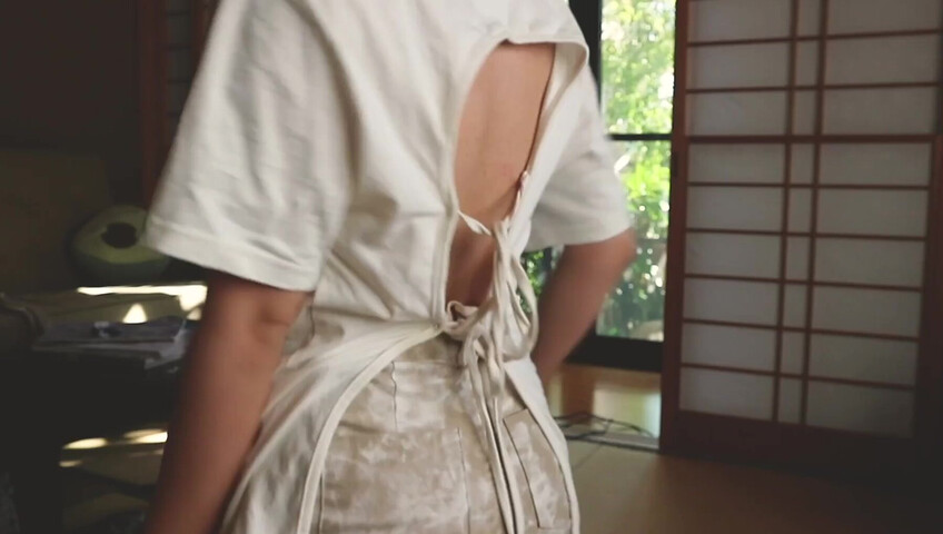 Elise Tran ASMR - naughty nipples tease and whispers