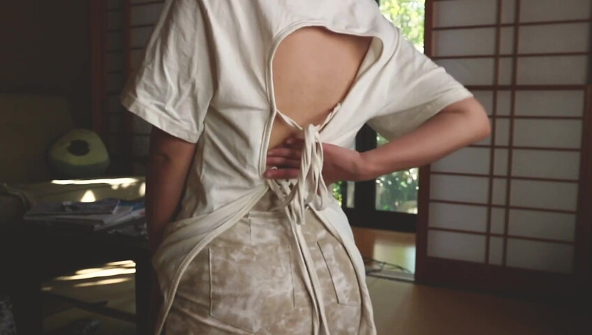 Elise Tran ASMR - naughty nipples tease and whispers