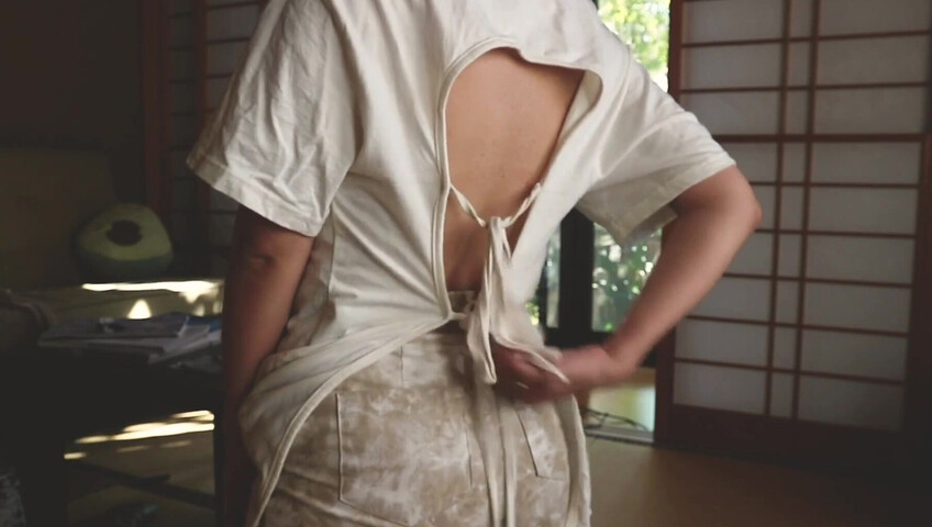 Elise Tran ASMR - naughty nipples tease and whispers