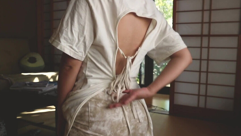 Elise Tran ASMR - naughty nipples tease and whispers