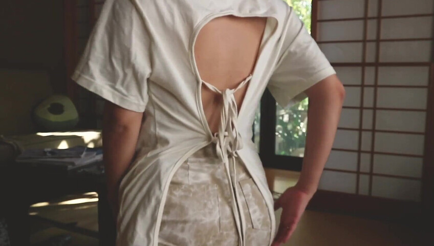 Elise Tran ASMR - naughty nipples tease and whispers