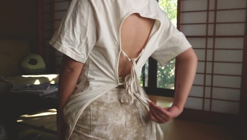 Elise Tran ASMR - naughty nipples tease and whispers