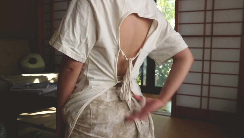 Elise Tran ASMR - naughty nipples tease and whispers