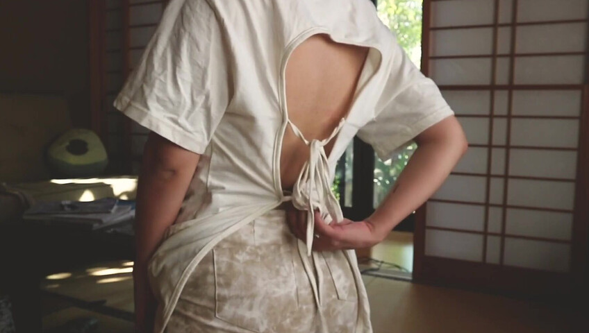 Elise Tran ASMR - naughty nipples tease and whispers