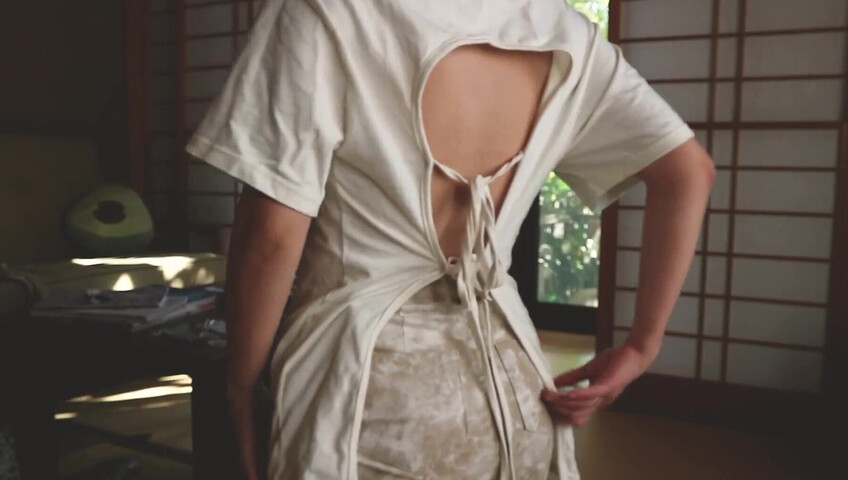 Elise Tran ASMR - naughty nipples tease and whispers