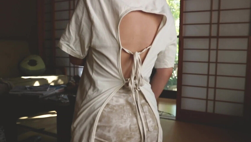 Elise Tran ASMR - naughty nipples tease and whispers