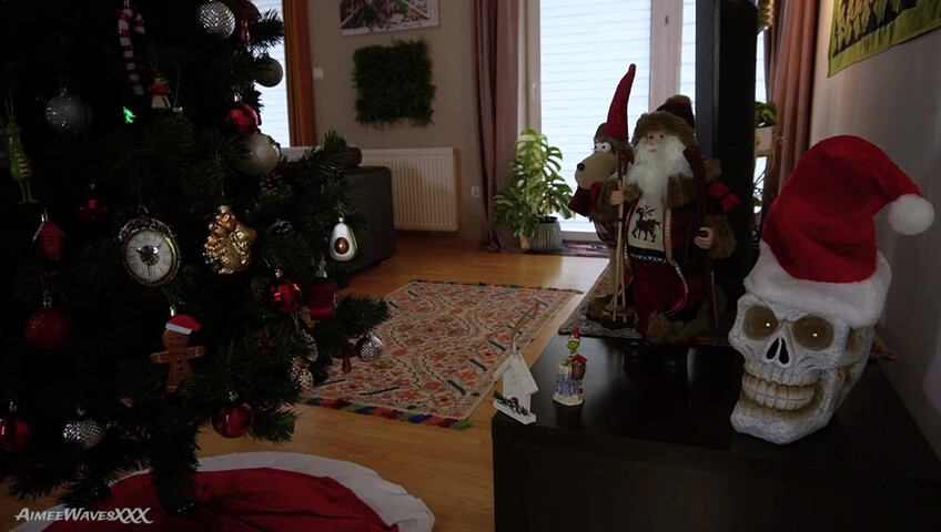 AimeeWavesXXX – stepMommy's Shocking Christmas