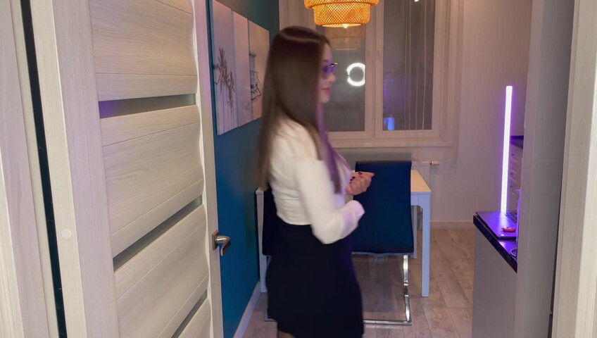 Trisha Moon_Psicóloga familiar se folla a un cliente en POV