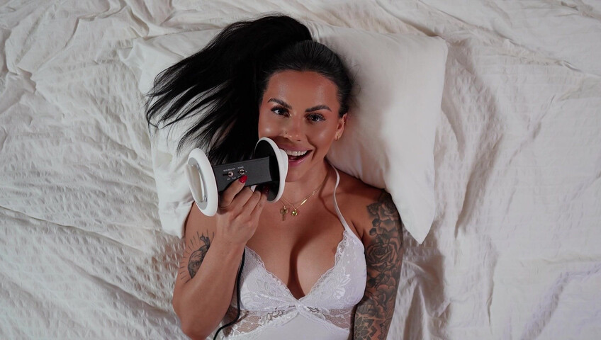 Simone ASMR - Ear Licking Countdown