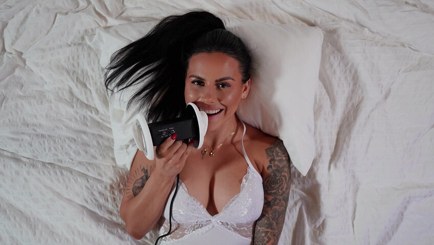 Simone ASMR - Ear Licking Countdown