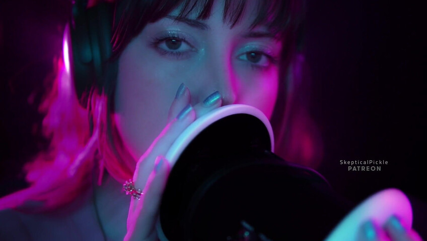 SkepticalPickle ASMR - Ultra bassy and visually pleasing ear licking (golden tier)