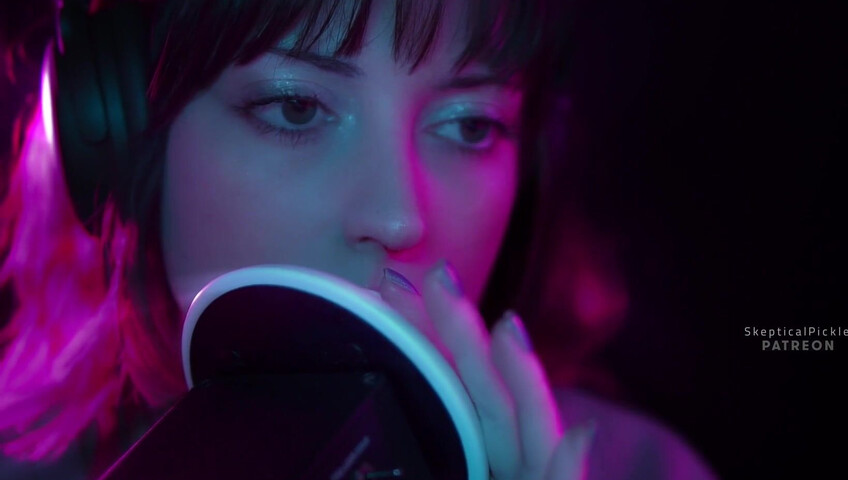 SkepticalPickle ASMR - Ultra bassy and visually pleasing ear licking (golden tier)