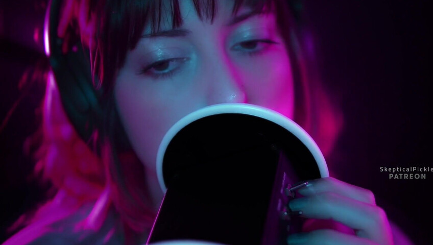 SkepticalPickle ASMR - Ultra bassy and visually pleasing ear licking (golden tier)