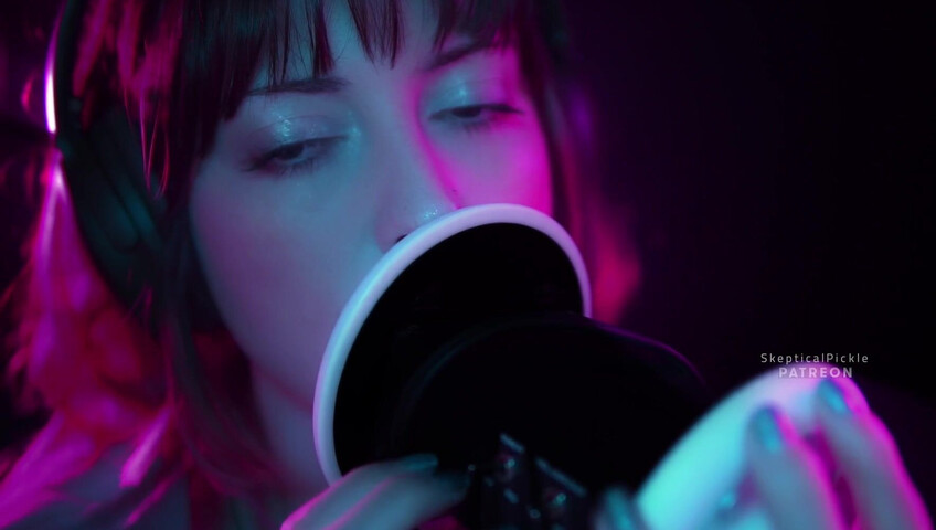 SkepticalPickle ASMR - Ultra bassy and visually pleasing ear licking (golden tier)