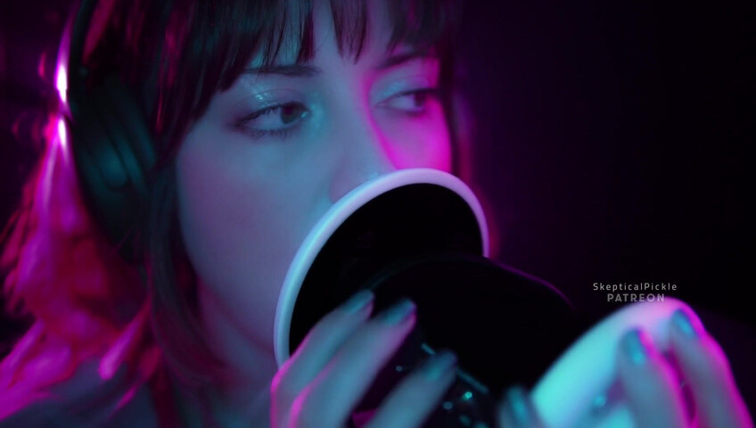 SkepticalPickle ASMR - Ultra bassy and visually pleasing ear licking (golden tier)