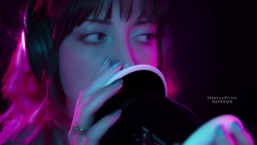 SkepticalPickle ASMR - Ultra bassy and visually pleasing ear licking (golden tier)