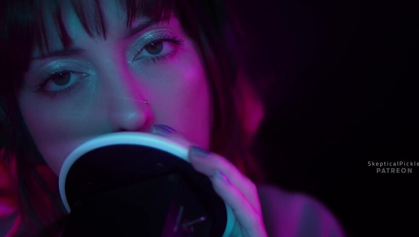 SkepticalPickle ASMR - Ultra bassy and visually pleasing ear licking (golden tier)