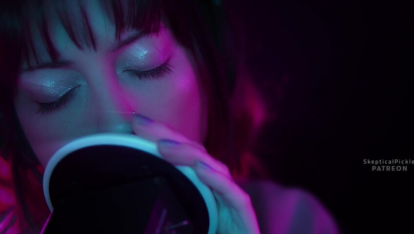 SkepticalPickle ASMR - Ultra bassy and visually pleasing ear licking (golden tier)