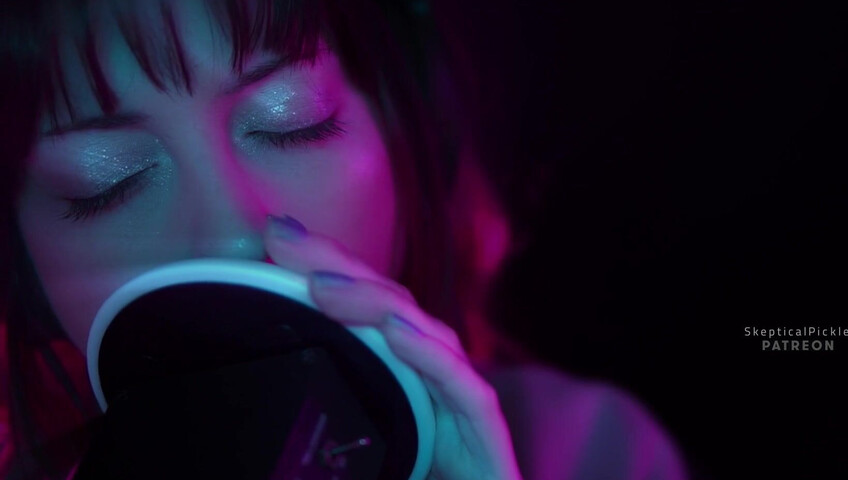 SkepticalPickle ASMR - Ultra bassy and visually pleasing ear licking (golden tier)
