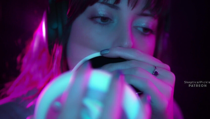 SkepticalPickle ASMR - Ultra bassy and visually pleasing ear licking (golden tier)