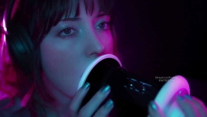 SkepticalPickle ASMR - Ultra bassy and visually pleasing ear licking (golden tier)
