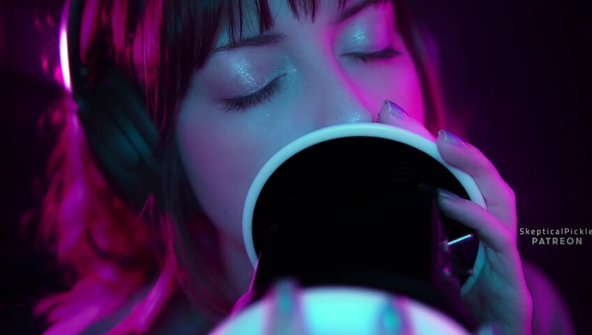 SkepticalPickle ASMR - Ultra bassy and visually pleasing ear licking (golden tier)