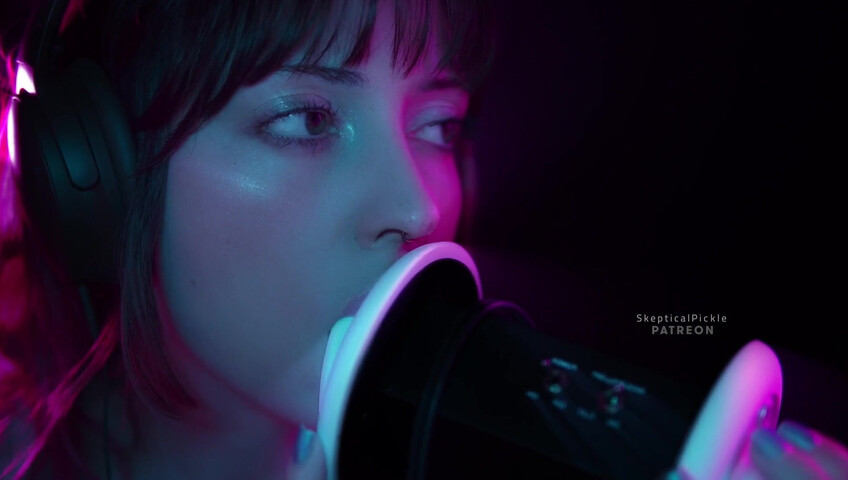 SkepticalPickle ASMR - Ultra bassy and visually pleasing ear licking (golden tier)