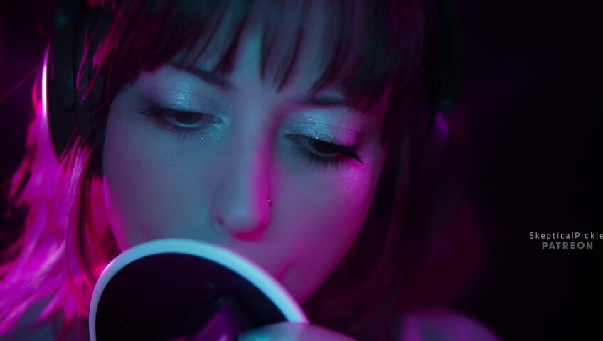 SkepticalPickle ASMR - Ultra bassy and visually pleasing ear licking (golden tier)