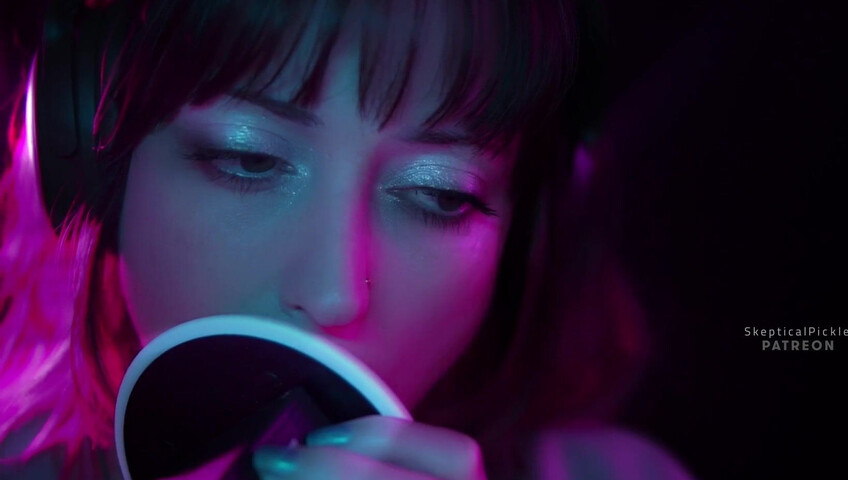 SkepticalPickle ASMR - Ultra bassy and visually pleasing ear licking (golden tier)