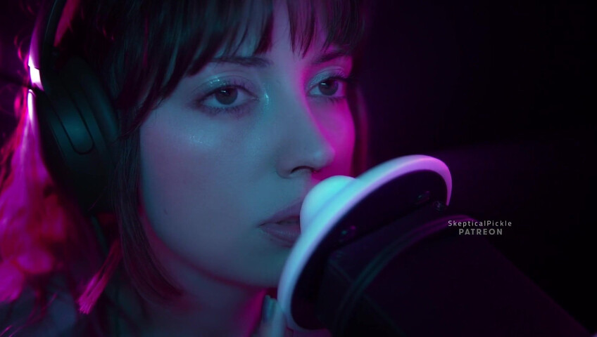 SkepticalPickle ASMR - Ultra bassy and visually pleasing ear licking (golden tier)